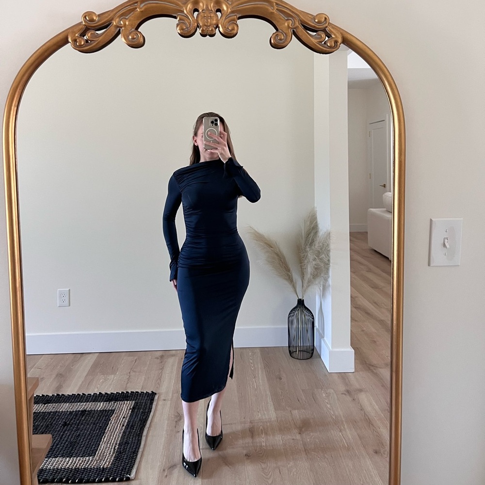 H&M Slim Fit Navy Long Sleeve Midi Dress